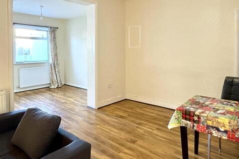Kempton Rd, E6 For Rent by Barrain London Estate A