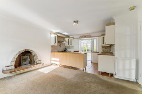 Kitchen/ Dining Room/ Lounge