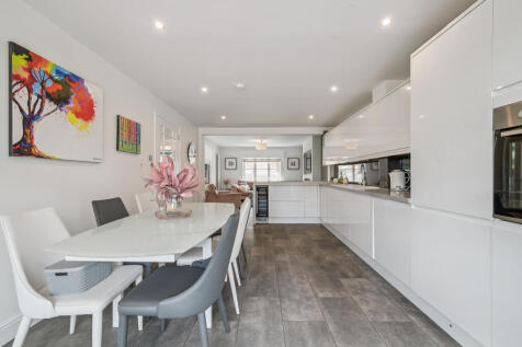 Kitchen/ Dining Room