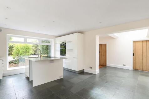 Kitchen/ Breakfast Area