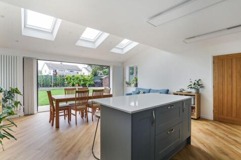 Kitchen/ Dining Room