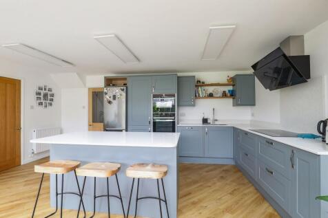 Kitchen/ Dining Room