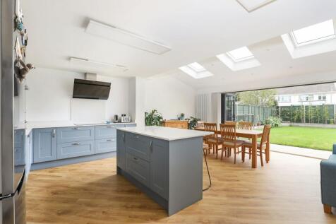 Kitchen/ Dining Room