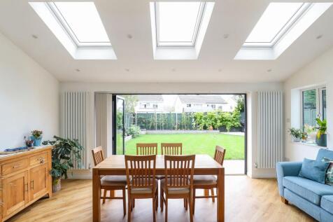 Kitchen/ Dining Room