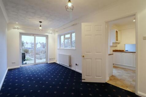 BEBROOM 4/FAMILY ROOM