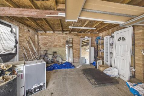 DOUBLE GARAGE