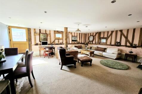 LOUNGE.