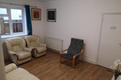 chase-road-kt19-8tl-928154