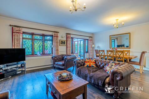 Lounge &amp; Dining