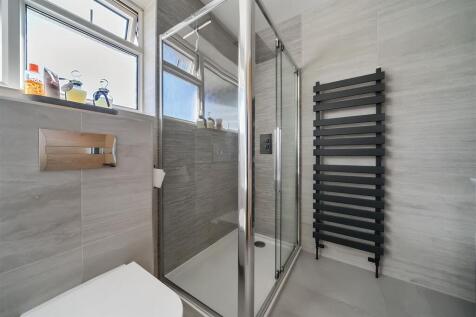 Familiy Bathroom