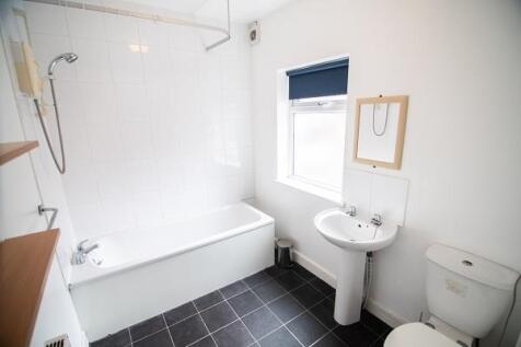 6_harland_rd_student_properties_bathroom.jpg
