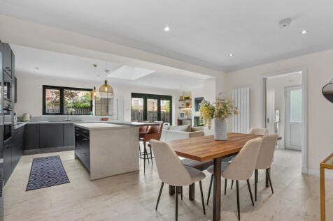 Kitchen-family-dining