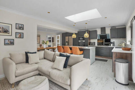 Kitchen-family-dining