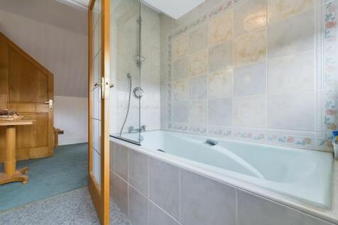 Ensuite Bedroom 1