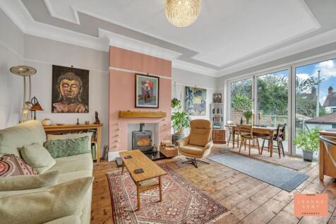 Kitchen Diner (Family Room)