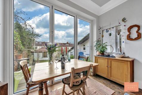 Kitchen Diner (Family Room)