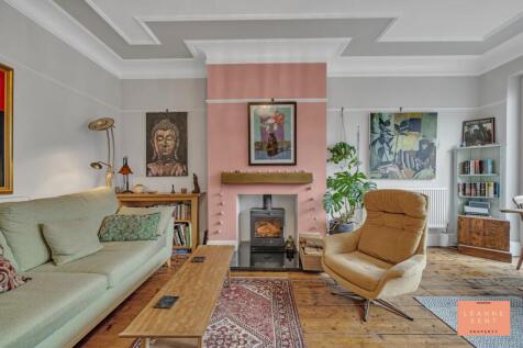 Kitchen Diner (Family Room)