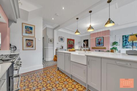 Kitchen Diner (Family Room)