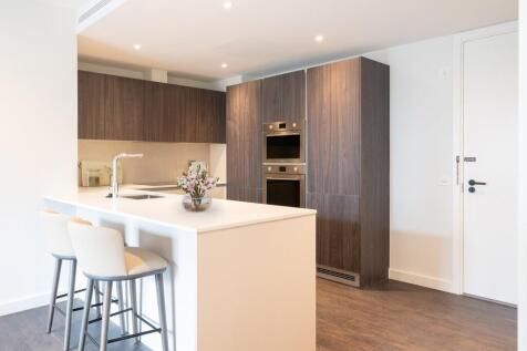 Step into a contemporary kitchen space that combines style and functionality.