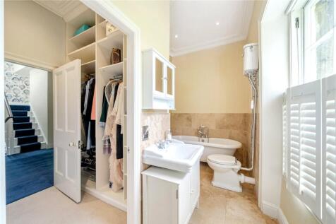 Bathroom / Dressing