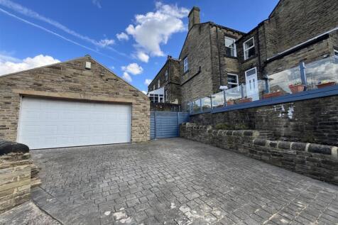 Double Garage &amp; Driveway