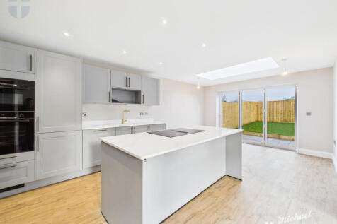 CAM03218G0-PR0849-STILL013