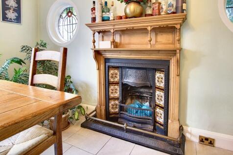 Living Kitchen/Dining Room