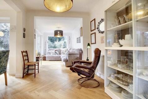 Open plan kitchen/diner snug area