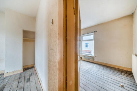 1393681-8-69414ce...