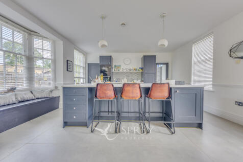 Open-plan Kitchen/Li