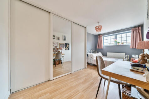 1303333-4-683eb35...