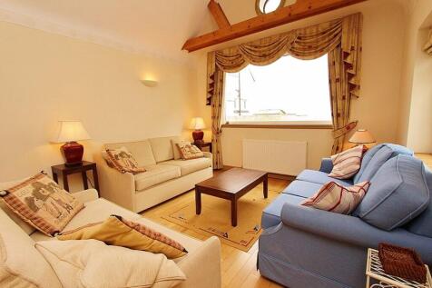 Property 1 - Lounge/Dining Area