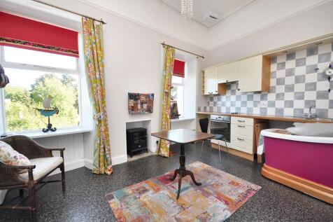 Former kitchen/lounge