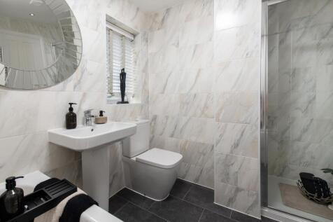 The Hawthorns Chelworth Family Bathroom