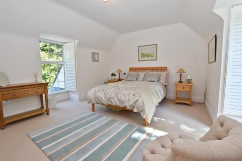 DDP05109 bed 2 a.JPG