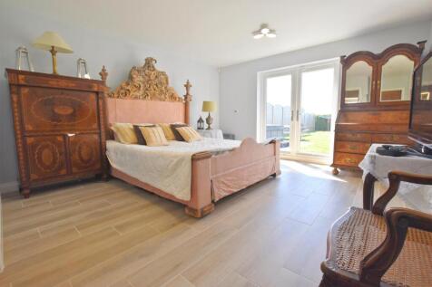 DDP05084 bed 4 a.JPG