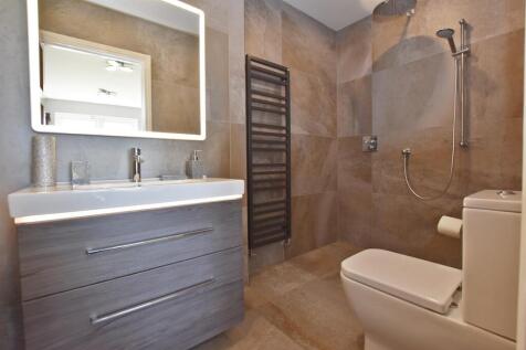 DDP05084 bed 4 en suite.JPG