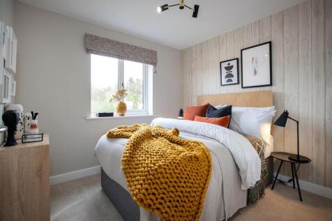 Second double bedroom overlooks the garden