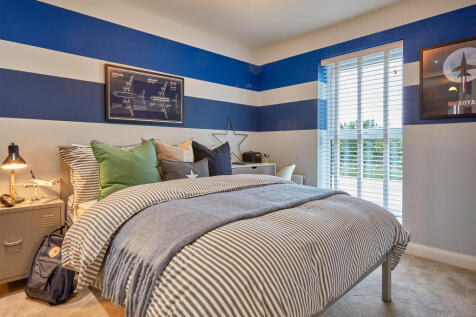 Further double bedroom in the Woodcote 4 bedroom home