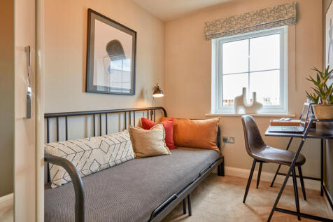 Single bedroom in the Woodcote 4 bedroom home
