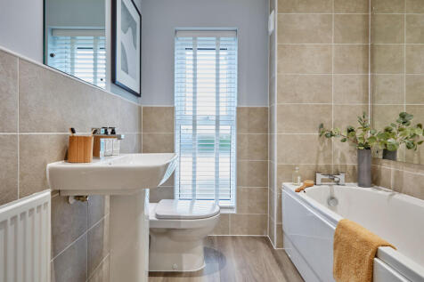 Family bathroom in the Woodcote 4 bedroom home