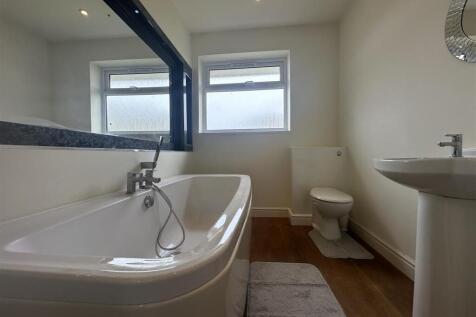 Bathroom I.jpg
