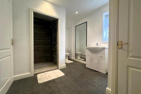 Shower Room I.jpg