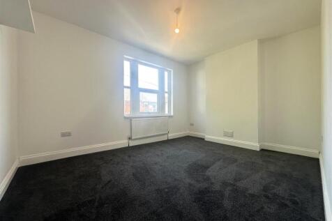 Bedroom 1.jpg