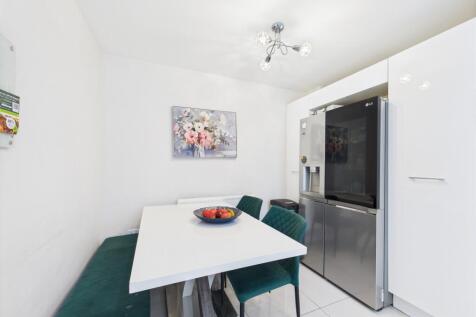 CAM01354G0-PR0565-STILL017