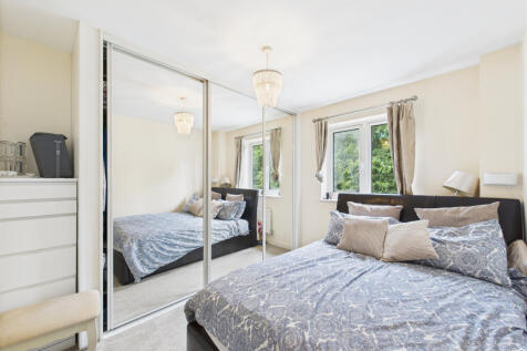 CAM01354G0-PR0565-STILL008