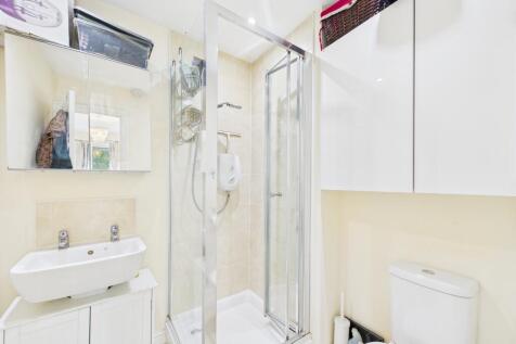 CAM01354G0-PR0565-STILL010