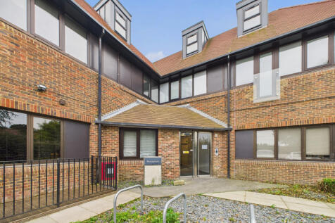 CAM02909G0-PR0492-STILL019