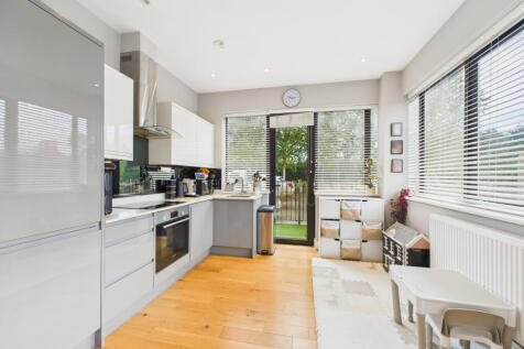 CAM02909G0-PR0492-STILL010