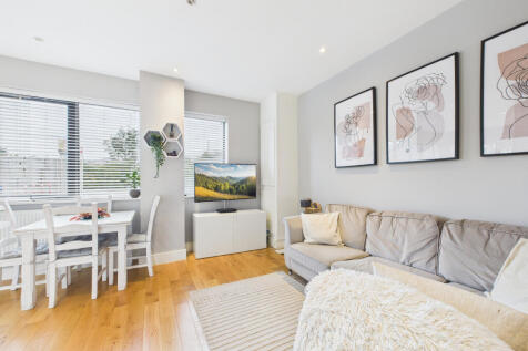 CAM02909G0-PR0492-STILL015